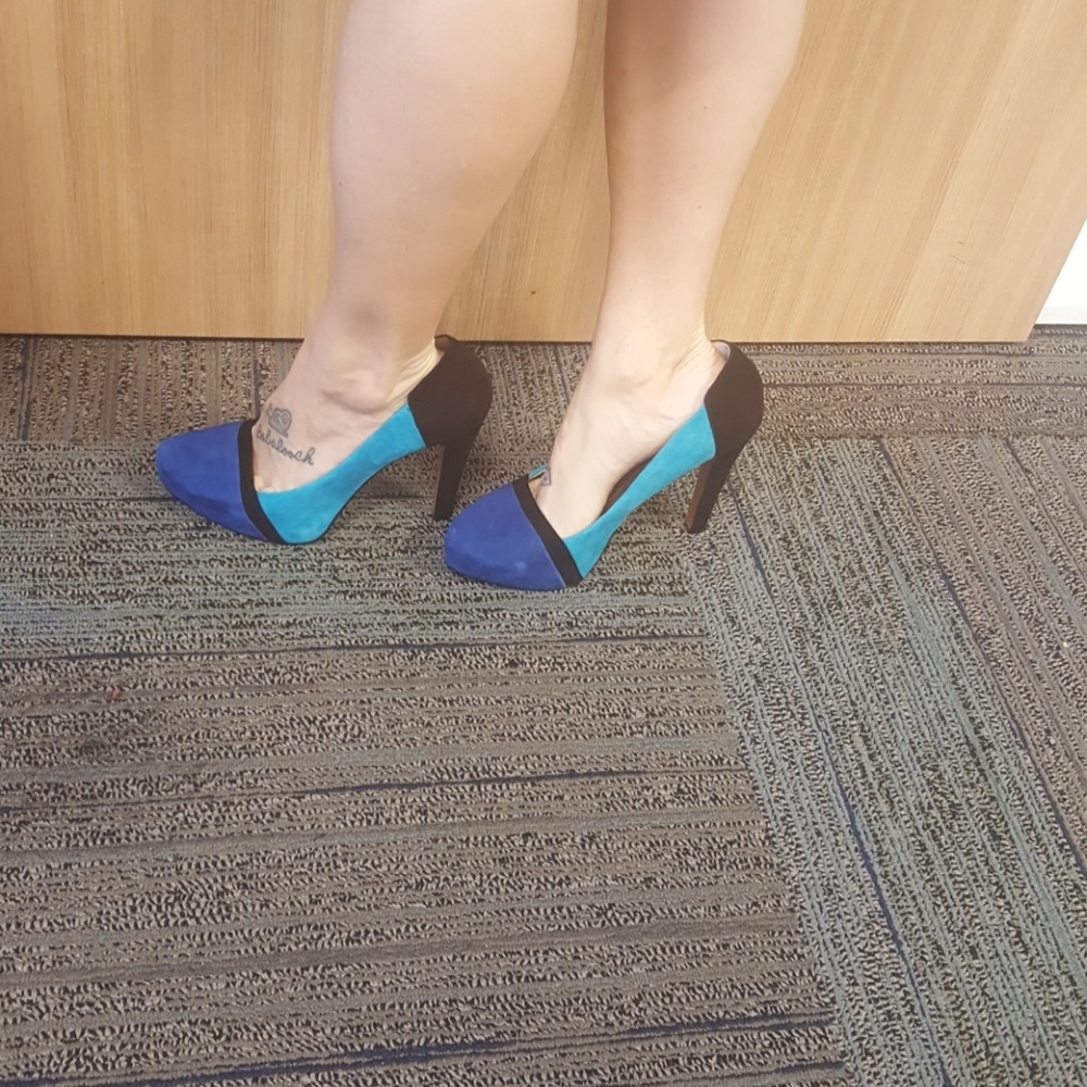 BCBG generation color block heels